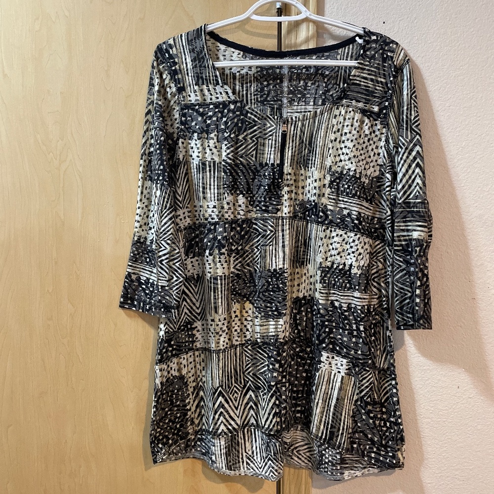 Women XL Lightweight Casual Blouse Abstract Design